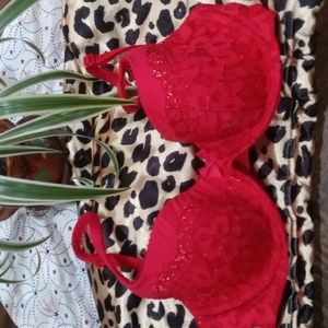Pre-owned Looks new Victoria Secret Bra. Size 32B